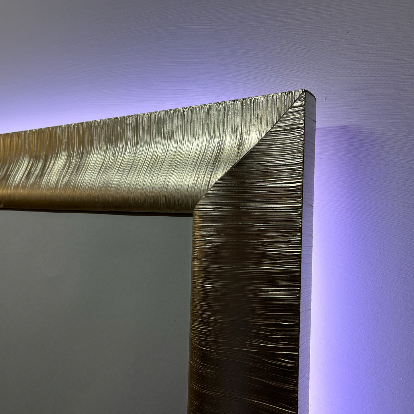 TRIESTE - Specchio con cornice in argento retroilluminata